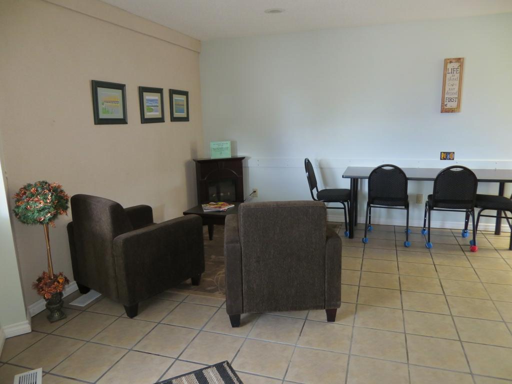 Shoreside Inn & Suites Wabamun Εξωτερικό φωτογραφία